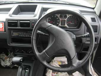 2001 Mitsubishi Pajero Mini Pictures