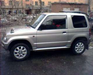 2001 Mitsubishi Pajero Mini Pictures