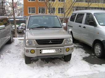 2001 Mitsubishi Pajero Mini Pics