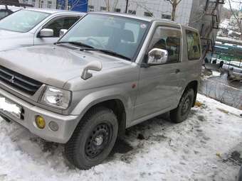 2001 Mitsubishi Pajero Mini Pictures