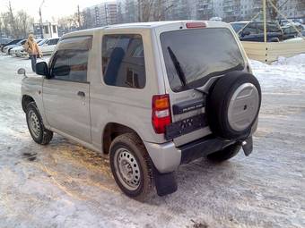 2001 Mitsubishi Pajero Mini Photos