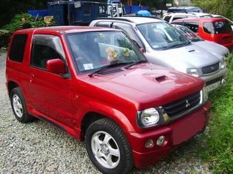 2001 Mitsubishi Pajero Mini Photos