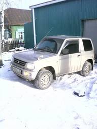 2001 Mitsubishi Pajero Mini Photos