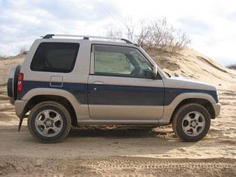 2001 Mitsubishi Pajero Mini Pictures