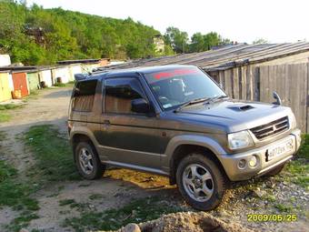 2001 Mitsubishi Pajero Mini Photos