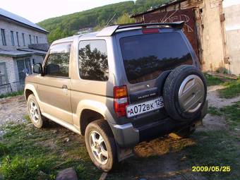 2001 Mitsubishi Pajero Mini Photos