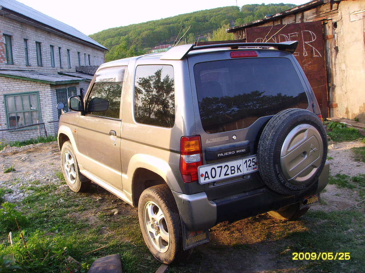 2001 Mitsubishi Pajero Mini