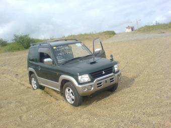 2001 Mitsubishi Pajero Mini Photos