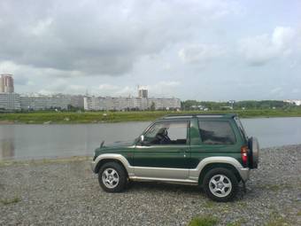 2001 Mitsubishi Pajero Mini Photos
