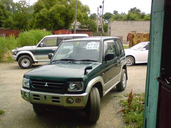 2001 Mitsubishi Pajero Mini Pictures