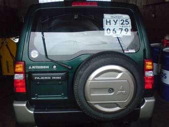 2001 Mitsubishi Pajero Mini Photos