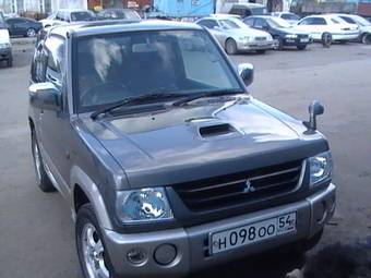 2001 Mitsubishi Pajero Mini Photos