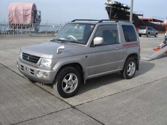 2002 Mitsubishi Pajero Mini Photos