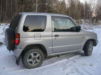 2002 Mitsubishi Pajero Mini Pictures