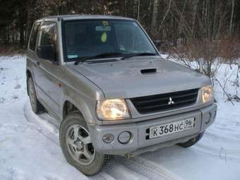 2002 Mitsubishi Pajero Mini Pictures