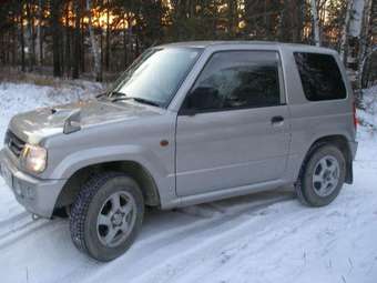 2002 Mitsubishi Pajero Mini Photos