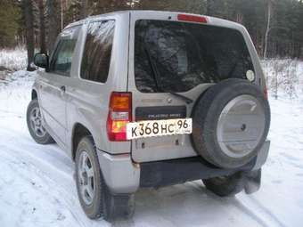 2002 Mitsubishi Pajero Mini Photos