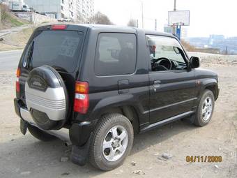 2002 Mitsubishi Pajero Mini Pictures