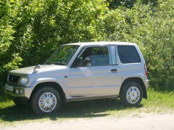 2002 Mitsubishi Pajero Mini Pics