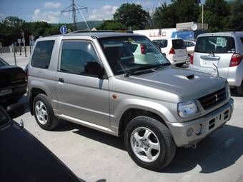 2002 Mitsubishi Pajero Mini Photos