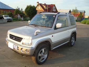 2002 Mitsubishi Pajero Mini Photos