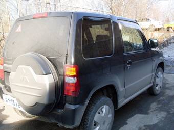 2002 Mitsubishi Pajero Mini Photos