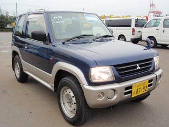 2002 Mitsubishi Pajero Mini Pictures