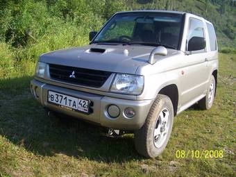 2002 Mitsubishi Pajero Mini Pictures