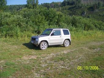 2002 Mitsubishi Pajero Mini Pics