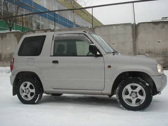 2003 Mitsubishi Pajero Mini Pictures