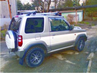 2003 Mitsubishi Pajero Mini Photos