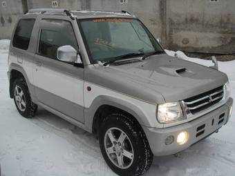 2003 Mitsubishi Pajero Mini Photos