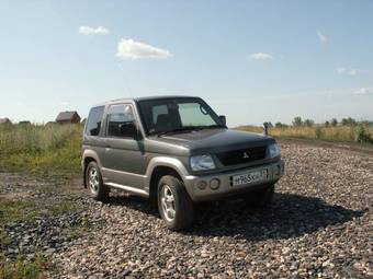 2003 Mitsubishi Pajero Mini Photos