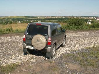 2003 Mitsubishi Pajero Mini Photos