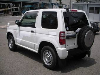 2003 Mitsubishi Pajero Mini Photos