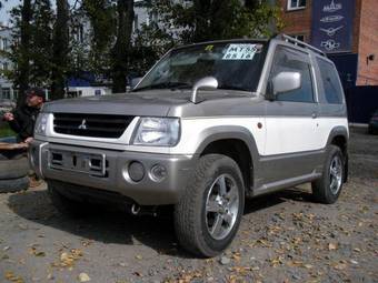 2003 Mitsubishi Pajero Mini Photos