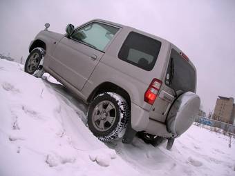 2004 Mitsubishi Pajero Mini Pictures
