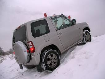 2004 Mitsubishi Pajero Mini Pictures