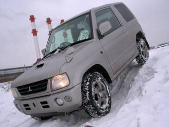 2004 Mitsubishi Pajero Mini Pictures