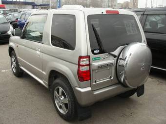 2004 Mitsubishi Pajero Mini Photos