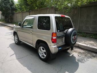 2004 Mitsubishi Pajero Mini Photos
