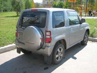 2005 Mitsubishi Pajero Mini Photos