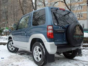 2005 Mitsubishi Pajero Mini Photos