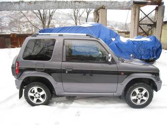 2005 Mitsubishi Pajero Mini Photos