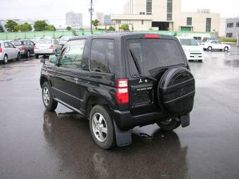 2005 Mitsubishi Pajero Mini Photos