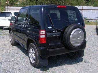 2005 Mitsubishi Pajero Mini Pictures