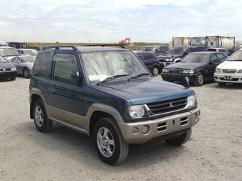 2005 Mitsubishi Pajero Mini Photos