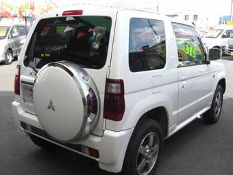 2006 Mitsubishi Pajero Mini Photos