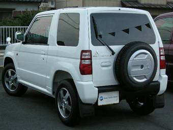 2008 Mitsubishi Pajero Mini Pictures