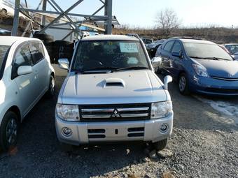 2010 Mitsubishi Pajero Mini Photos